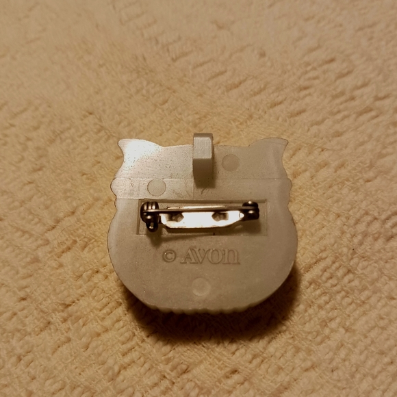 💙 Vintage Avon Plastic Owl Brooch/ Pendant from the 1970's. - Picture 2 of 3